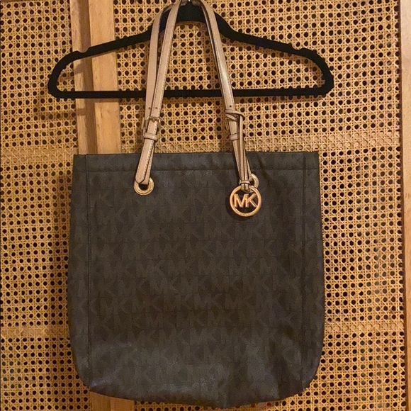 Michael Kors tote - Picture 1 of 7